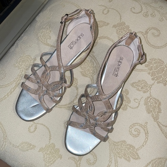 ✨HOST PICK✨ Silver and Nude/Tan Snakeskin Print Wedge Heels - Picture 2 of 6